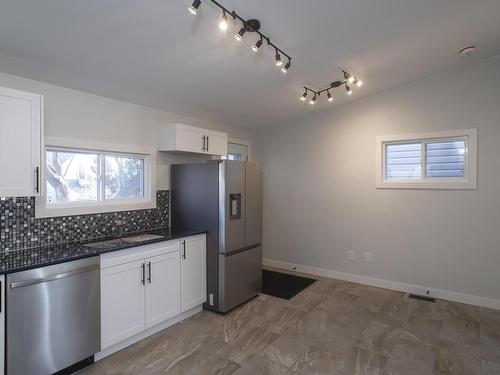 125 Court St S, Thunder Bay, ON - Indoor Photo Showing Kitchen