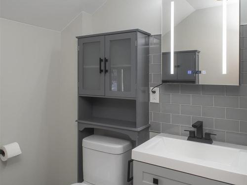 125 Court St S, Thunder Bay, ON - Indoor Photo Showing Bathroom