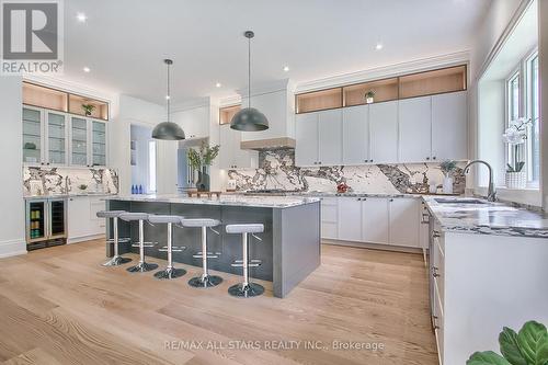 27088 Kennedy Road, Georgina, ON - Indoor Photo Showing Kitchen With Upgraded Kitchen