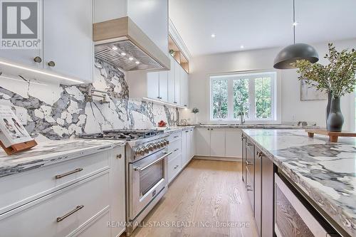 27088 Kennedy Road, Georgina, ON - Indoor Photo Showing Kitchen With Upgraded Kitchen