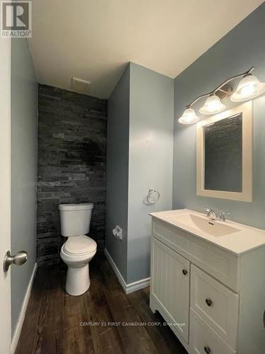 5 Monsarrat Crescent, London, ON - Indoor Photo Showing Bathroom