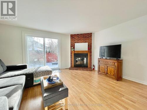 969 Avignon Court, Ottawa, ON - Indoor Photo Showing Living Room With Fireplace