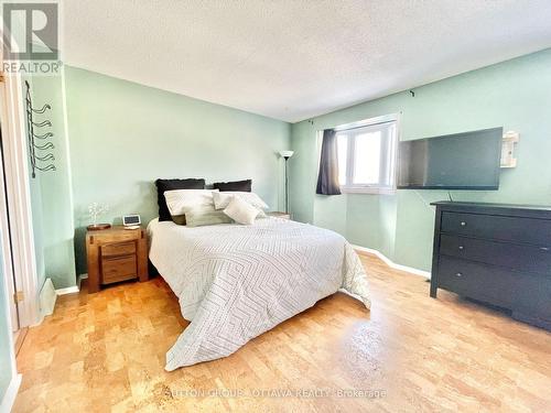 969 Avignon Court, Ottawa, ON - Indoor Photo Showing Bedroom