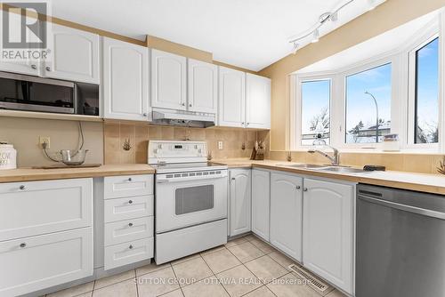 969 Avignon Court, Ottawa, ON - Indoor Photo Showing Kitchen With Double Sink