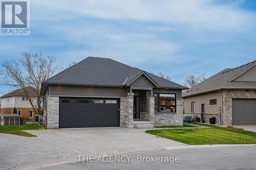 8838 Black Forest Crescent, Niagara Falls (219 - Forestview), ON - Outdoor With Facade