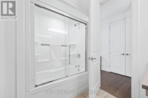 8838 Black Forest Crescent, Niagara Falls (219 - Forestview), ON - Indoor Photo Showing Bathroom