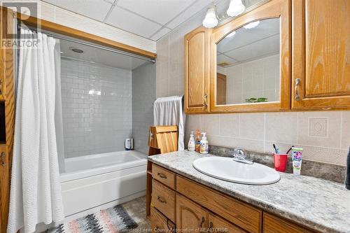 525 Highway 77, Leamington, ON - Indoor Photo Showing Bathroom