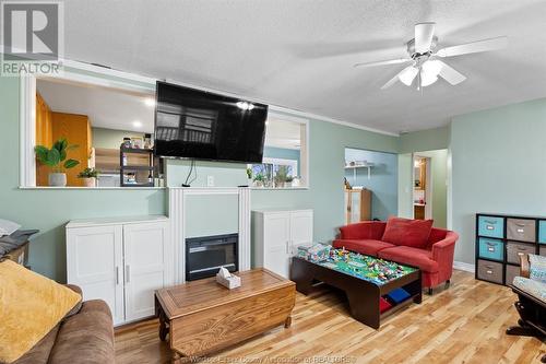 525 Highway 77, Leamington, ON - Indoor Photo Showing Living Room