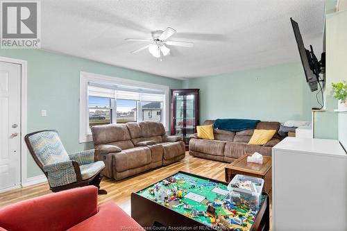 525 Highway 77, Leamington, ON - Indoor Photo Showing Living Room