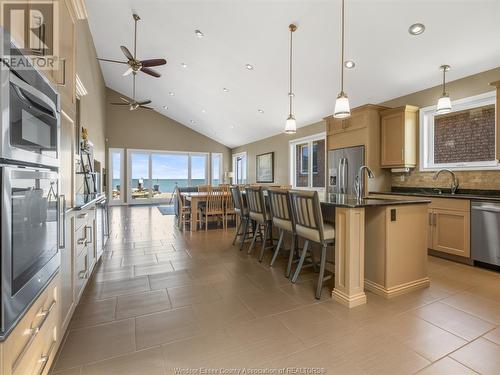 581 Ross Beach Road, Lakeshore, ON - Indoor Photo Showing Kitchen With Upgraded Kitchen