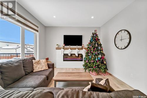 174 Germain Court, Saskatoon, SK - Indoor Photo Showing Living Room