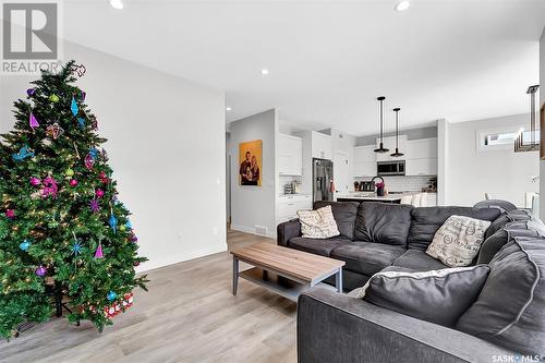 174 Germain Court, Saskatoon, SK - Indoor Photo Showing Living Room