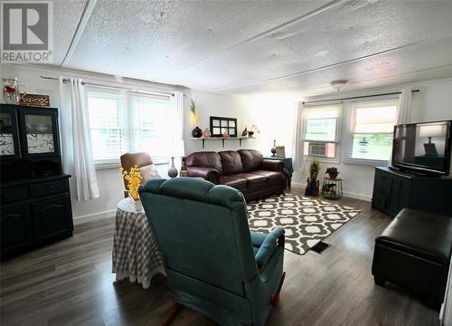 1940 London Line Unit# 4, Sarnia, ON - Indoor Photo Showing Living Room