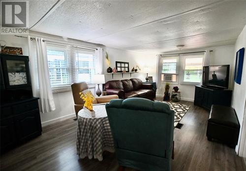 1940 London Line Unit# 4, Sarnia, ON - Indoor Photo Showing Living Room