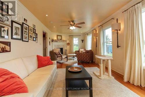 212 Franks Road, Rideau Lakes, ON - Indoor Photo Showing Living Room