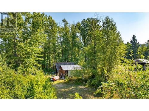 8927 River Avenue, Yahk, BC - Outdoor