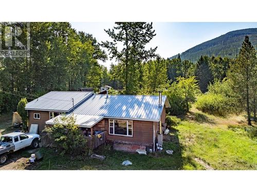 8927 River Avenue, Yahk, BC - Outdoor