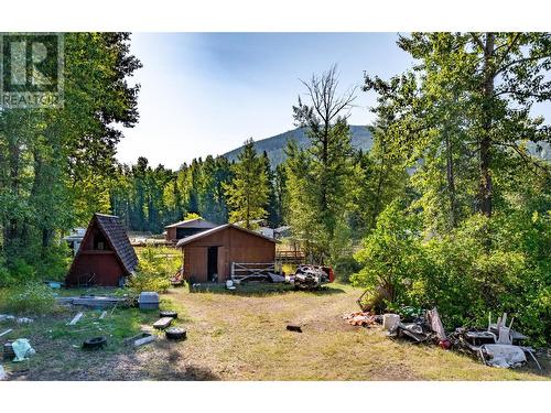 8927 River Avenue, Yahk, BC - Outdoor