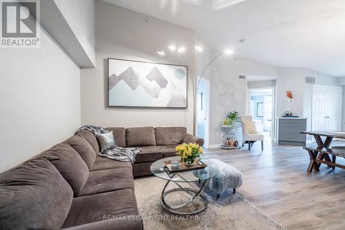 410 - 2085 Appleby Line, Burlington, ON - Indoor Photo Showing Living Room