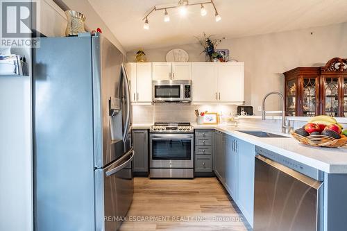 410 - 2085 Appleby Line, Burlington, ON - Indoor Photo Showing Kitchen With Upgraded Kitchen