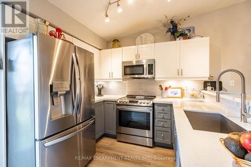 410 - 2085 Appleby Line, Burlington, ON - Indoor Photo Showing Kitchen With Upgraded Kitchen