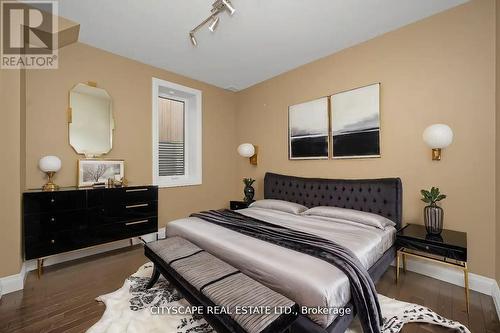 1090 Westmount Avenue, Mississauga, ON - Indoor Photo Showing Bedroom