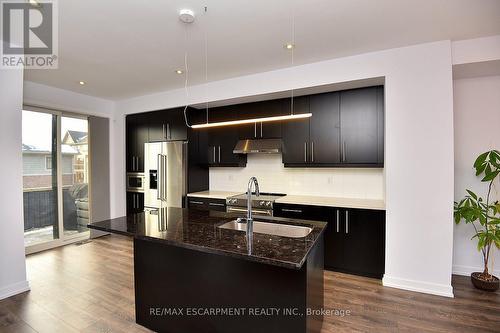 123 - 1890 Rymal Road E, Hamilton, ON - Indoor Photo Showing Kitchen