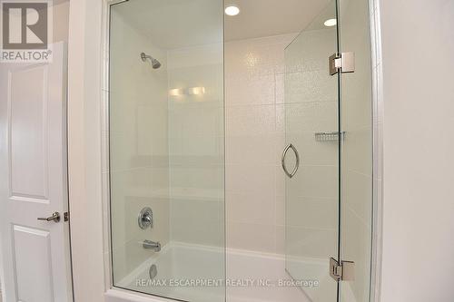 123 - 1890 Rymal Road E, Hamilton, ON - Indoor Photo Showing Bathroom