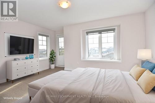 123 - 1890 Rymal Road E, Hamilton, ON - Indoor Photo Showing Bedroom