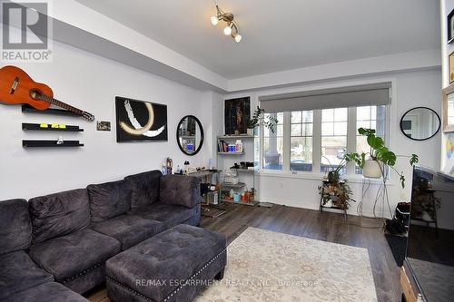 123 - 1890 Rymal Road E, Hamilton, ON - Indoor Photo Showing Living Room