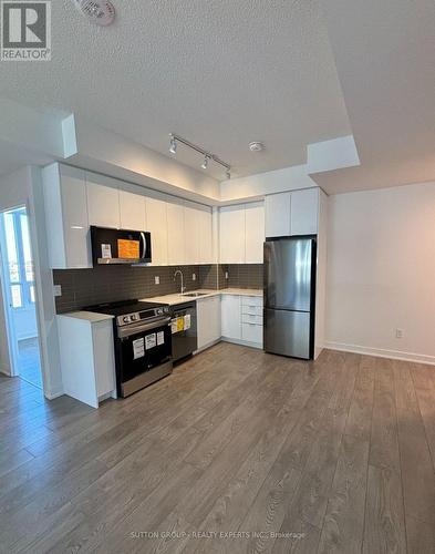 1702 - 225 Malta Avenue, Brampton, ON - Indoor Photo Showing Kitchen