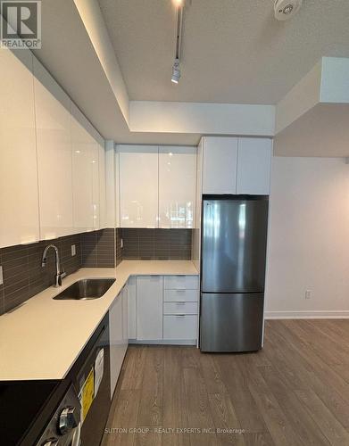 1702 - 225 Malta Avenue, Brampton, ON - Indoor Photo Showing Kitchen