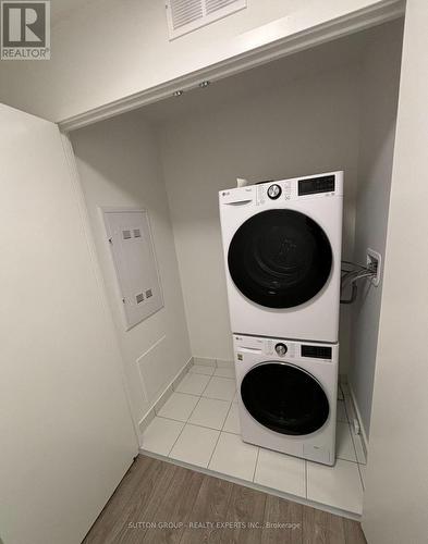 1702 - 225 Malta Avenue, Brampton, ON - Indoor Photo Showing Laundry Room