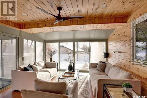 7535 Butler Bay, Regina, SK - Indoor Photo Showing Living Room