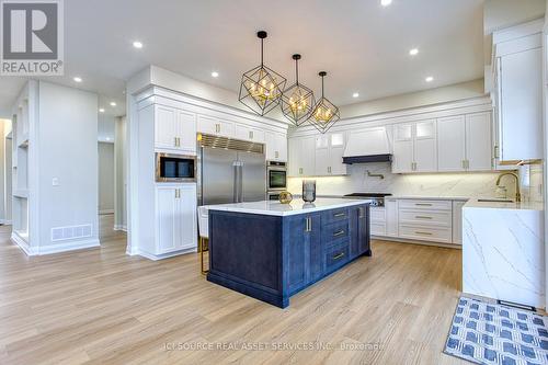 67 Creanona Boulevard, Hamilton, ON - Indoor Photo Showing Kitchen With Upgraded Kitchen