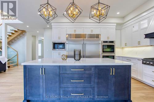 67 Creanona Boulevard, Hamilton, ON - Indoor Photo Showing Kitchen With Upgraded Kitchen