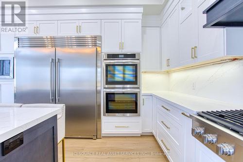 67 Creanona Boulevard, Hamilton, ON - Indoor Photo Showing Kitchen With Upgraded Kitchen