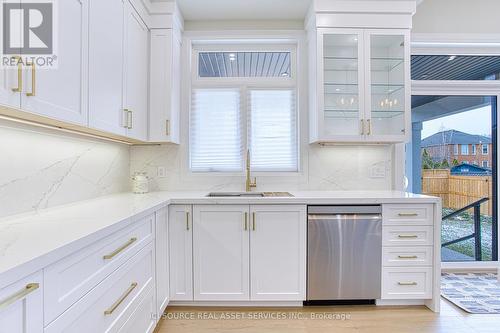 67 Creanona Boulevard, Hamilton, ON - Indoor Photo Showing Kitchen