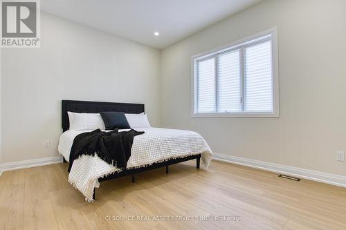 67 Creanona Boulevard, Hamilton, ON - Indoor Photo Showing Bedroom