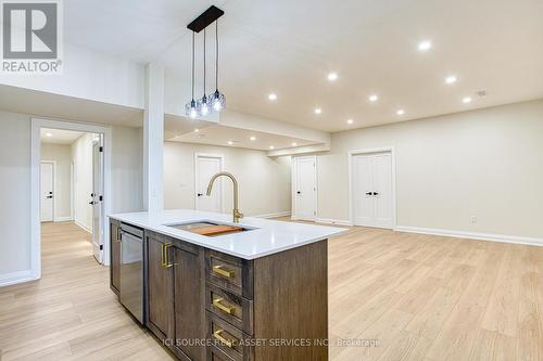 67 Creanona Boulevard, Hamilton, ON - Indoor Photo Showing Kitchen