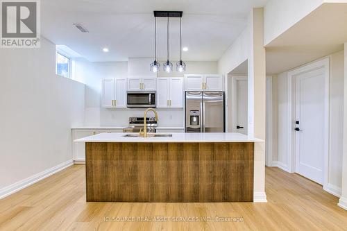 67 Creanona Boulevard, Hamilton, ON - Indoor Photo Showing Kitchen