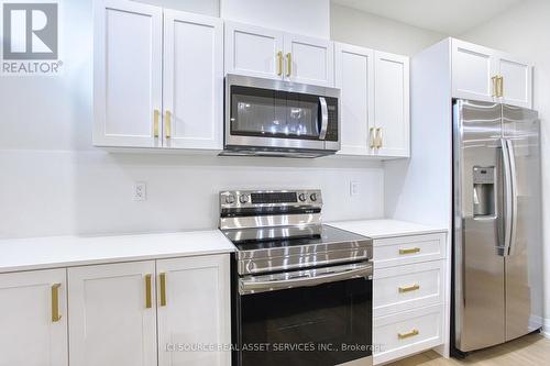 67 Creanona Boulevard, Hamilton, ON - Indoor Photo Showing Kitchen