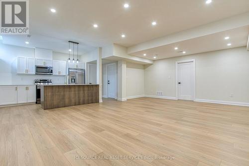 67 Creanona Boulevard, Hamilton, ON - Indoor Photo Showing Kitchen