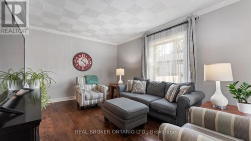 262 Oakland Road, Brant, ON - Indoor Photo Showing Living Room