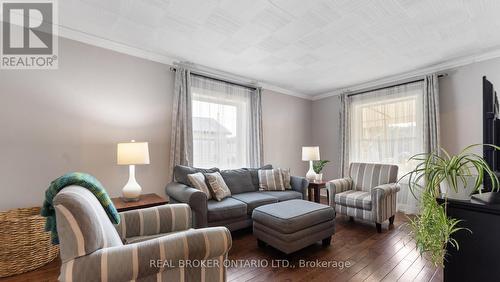 262 Oakland Road, Brant, ON - Indoor Photo Showing Living Room