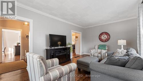 262 Oakland Road, Brant, ON - Indoor Photo Showing Living Room