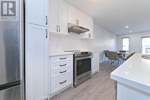 12 Roper Place, Kitchener, ON - Indoor Photo Showing Kitchen With Stainless Steel Kitchen With Upgraded Kitchen