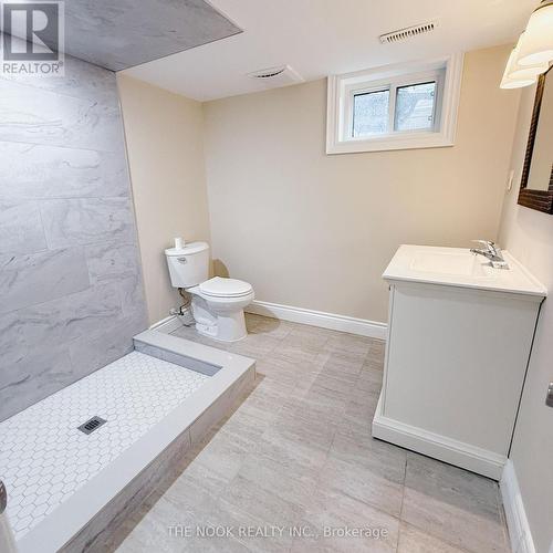 216 Rosedale Drive, Whitby (Downtown Whitby), ON - Indoor Photo Showing Bathroom