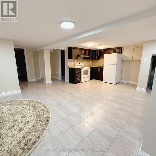 216 Rosedale Drive, Whitby (Downtown Whitby), ON - Indoor Photo Showing Kitchen