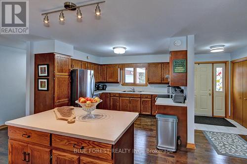 Kitchen Island - 33895 Bissonette Avenue, Bluewater (St. Joseph), ON - Indoor Photo Showing Kitchen With Double Sink